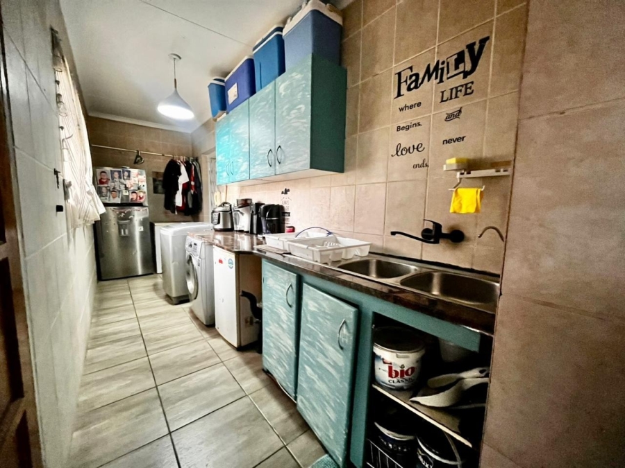 5 Bedroom Property for Sale in Waterval East North West